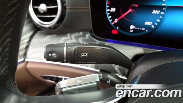 Mercedes-Benz E-Class 2023 — ფოტო 19/20