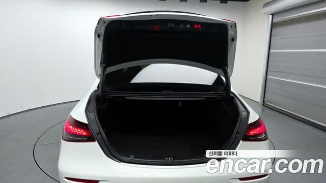 Mercedes-Benz E-Class 2023 — ფოტო 20/20