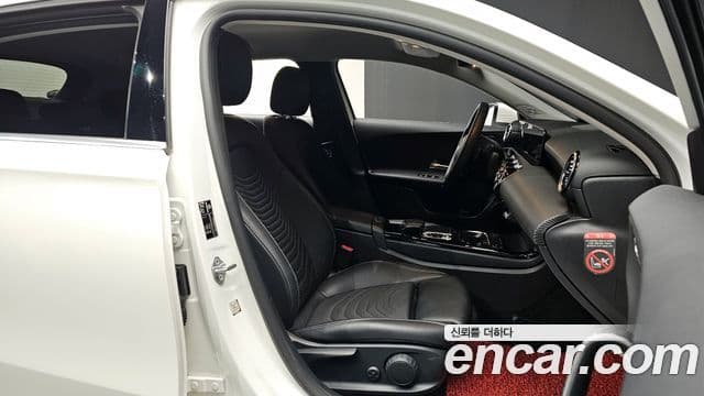 Mercedes-Benz A-Class 2019 — ფოტო 10/20