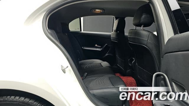 Mercedes-Benz A-Class 2019 — Şəkil 12/20