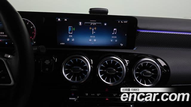 Mercedes-Benz A-Class 2024 — фото 14 из 20