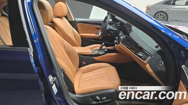 BMW 5 Series 2020 — фото 10 из 20