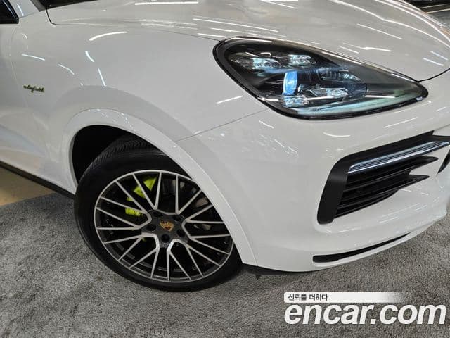 Porsche Cayenne 2022 — Photo 17/20