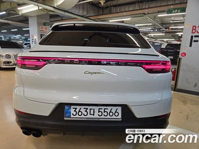 Porsche Cayenne 2022 — Photo 14/20