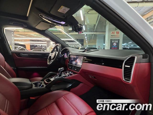 Porsche Cayenne 2022 — Photo 15/20