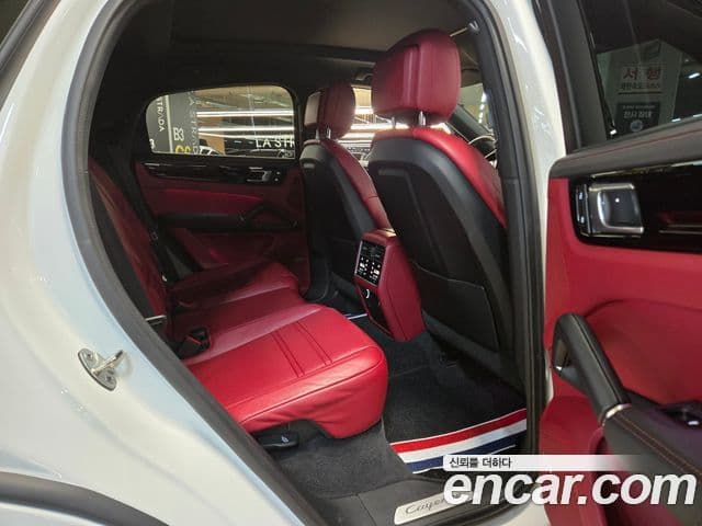 Porsche Cayenne 2022 — Photo 18/20