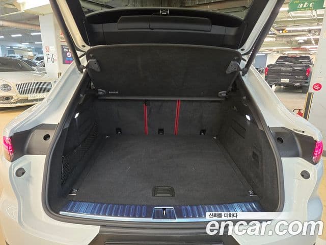 Porsche Cayenne 2022 — Photo 7/20