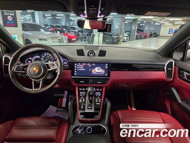 Porsche Cayenne 2022 — Photo 2/20
