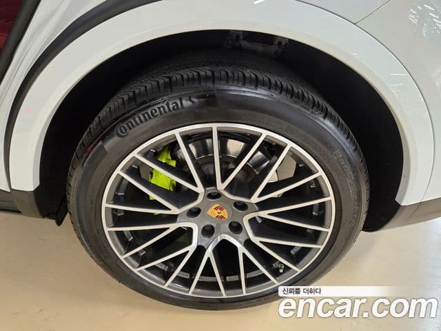 Porsche Cayenne 2022 — Photo 6/20