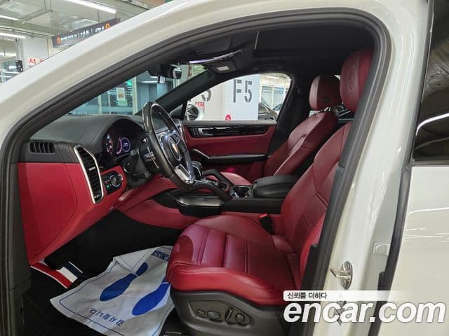 Porsche Cayenne 2022 — Photo 13/20