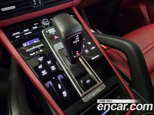 Porsche Cayenne 2022 — Photo 19/20