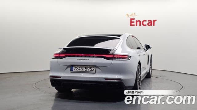 Porsche Panamera 2023 — ფოტო 4/20