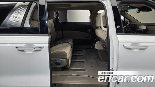 Kia Carnival 2023 — Фото 12/20