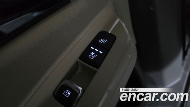Kia Carnival 2023 — Фото 18/20