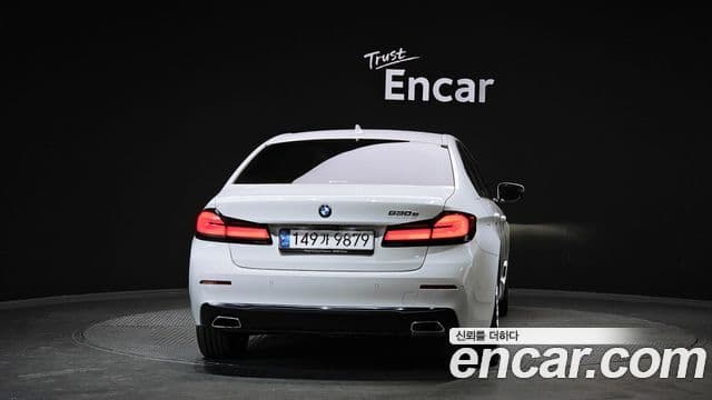BMW 5 Series 2021 — Photo 17/20