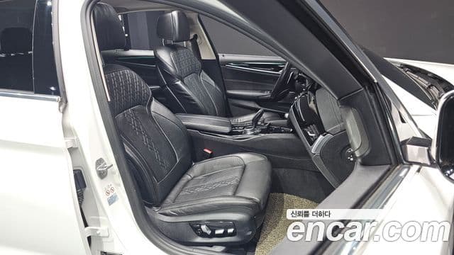 BMW 5 Series 2021 — Photo 16/20