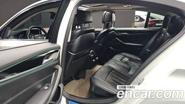 BMW 5 Series 2021 — Photo 12/20