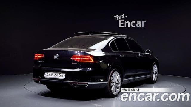 Volkswagen Passat GT 2018 — Şəkil 2/20