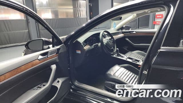 Volkswagen Passat GT 2018 — Şəkil 10/20