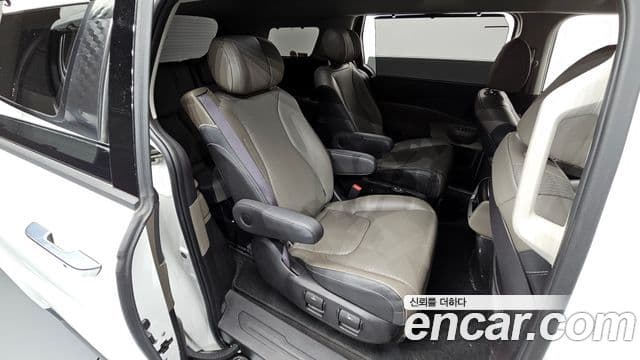 Kia Carnival 2024 — Фото 12/20