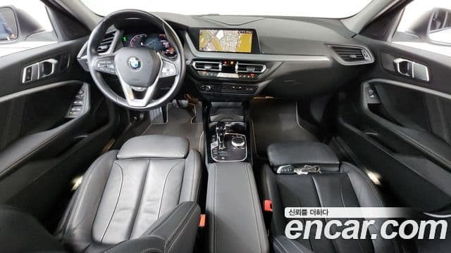 BMW 1 Series 2022 — Şəkil 7/20