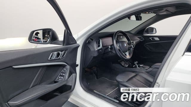 BMW 1 Series 2022 — Şəkil 10/20