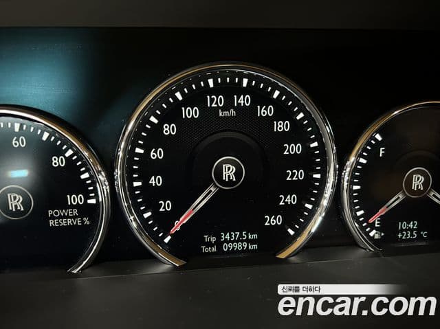 Rolls-Royce Cullinan 2023 — Şəkil 8/20
