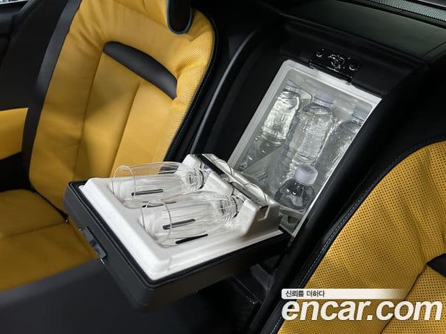 Rolls-Royce Cullinan 2023 — Şəkil 19/20