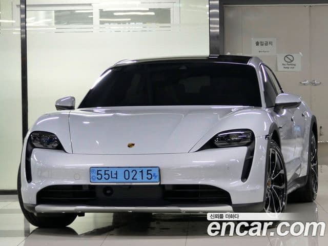 Porsche Taycan 2023 — Photo 8/17