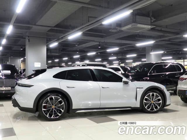 Porsche Taycan 2023 — Photo 9/17