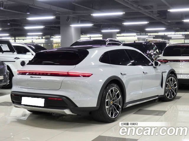 Porsche Taycan 2023 — Photo 13/17