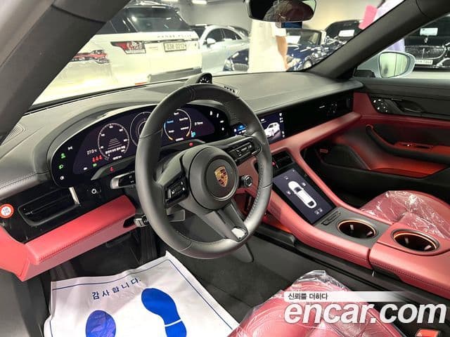 Porsche Taycan 2023 — Photo 15/17