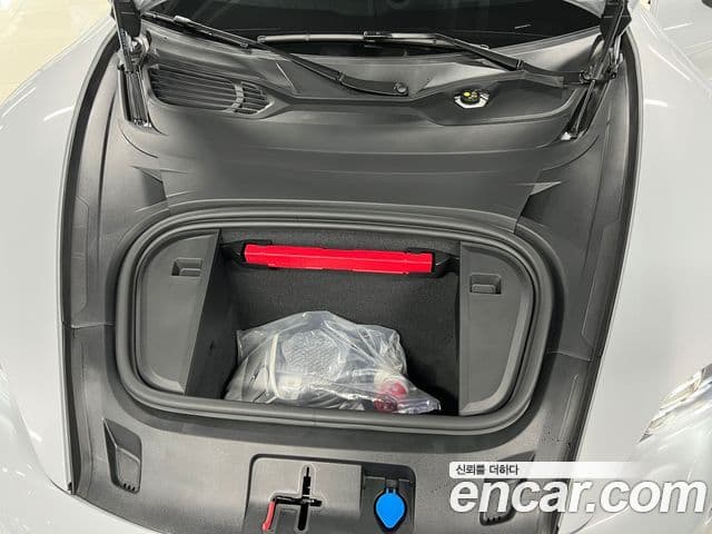 Porsche Taycan 2023 — Photo 5/17