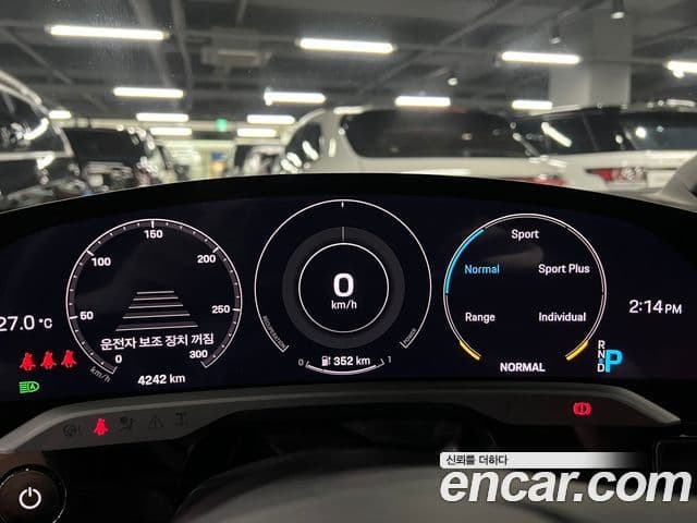 Porsche Taycan 2023 — Photo 12/17