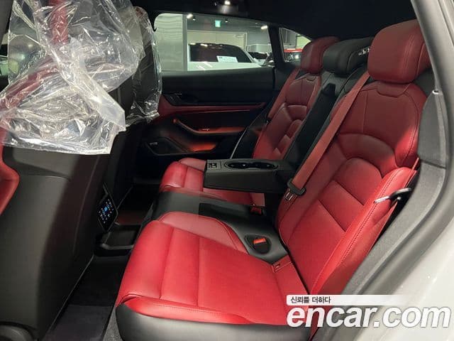Porsche Taycan 2023 — Photo 14/17