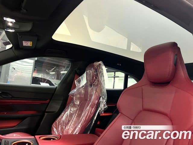 Porsche Taycan 2023 — Photo 3/17