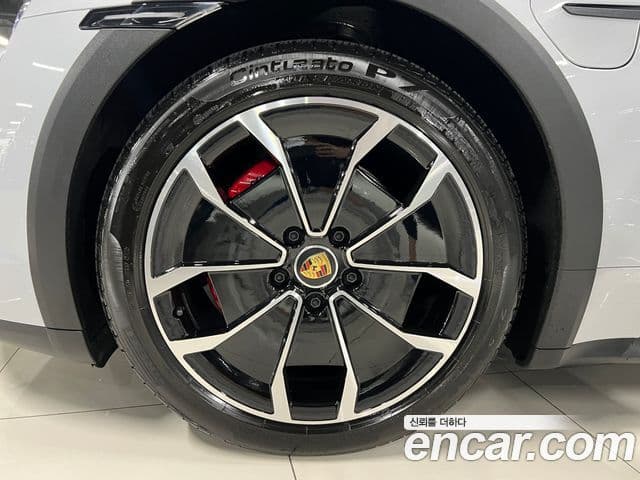 Porsche Taycan 2023 — Photo 1/17