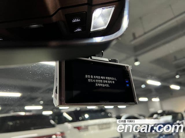 Porsche Taycan 2023 — Photo 2/17