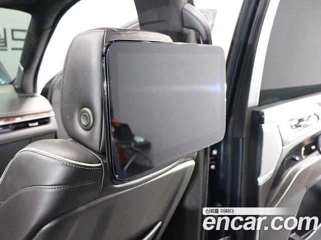 Cadillac Escalade 2021 — фото 13 из 20