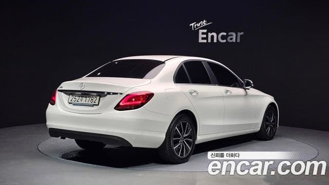 Mercedes-Benz C-Class 2019 — Şəkil 1/20