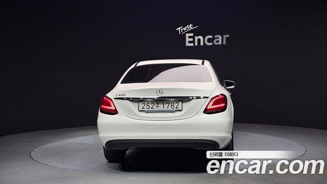 Mercedes-Benz C-Class 2019 — Şəkil 16/20
