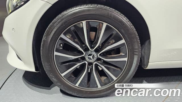Mercedes-Benz C-Class 2019 — Şəkil 8/20