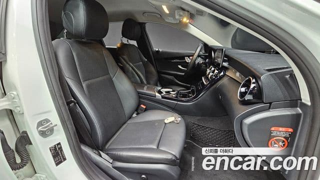 Mercedes-Benz C-Class 2019 — Şəkil 17/20