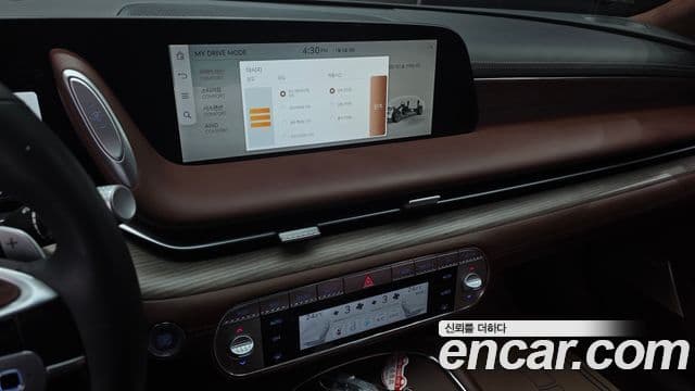 Genesis G90 2022 — ფოტო 14/20