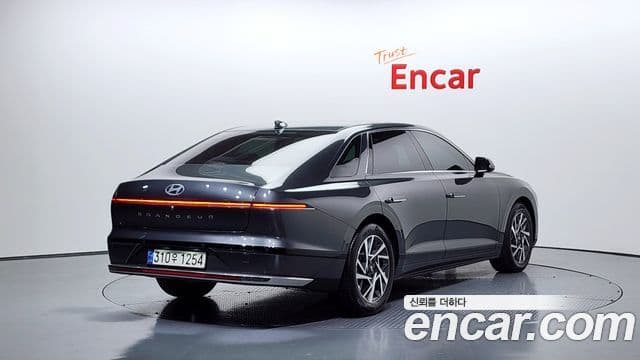 Hyundai Grandeur Hybrid 2022 — Photo 7/20