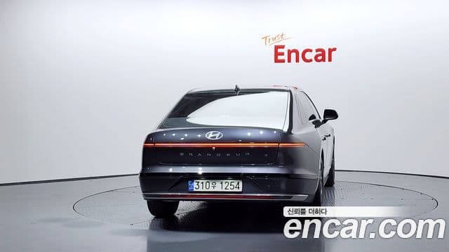 Hyundai Grandeur Hybrid 2022 — Photo 19/20