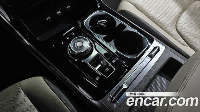Kia Carnival 2021 — фото 9 из 20