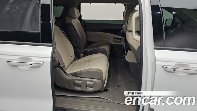 Kia Carnival 2021 — ფოტო 12/20