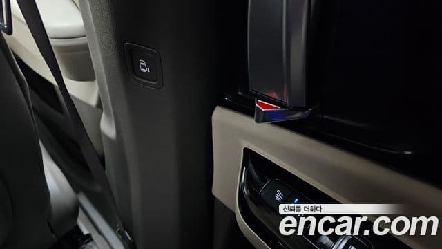 Kia Carnival 2021 — ფოტო 18/20