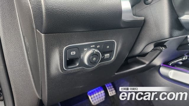 Mercedes-Benz GLB-Class 2021 — ფოტო 14/20